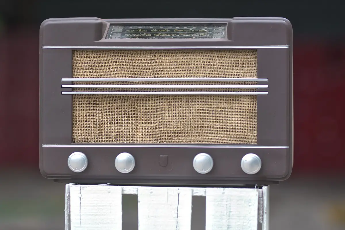 vintage tabletop radio with a cloth speaker, radio comedy jokes from a 1940s joke book