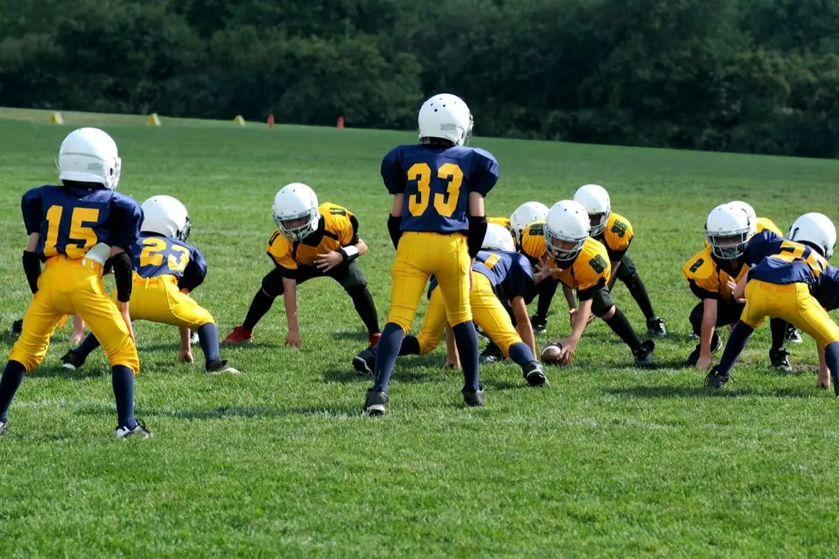 youth football teams lined up at the line of scrimmage, image for football jokes for kids and youth football puns